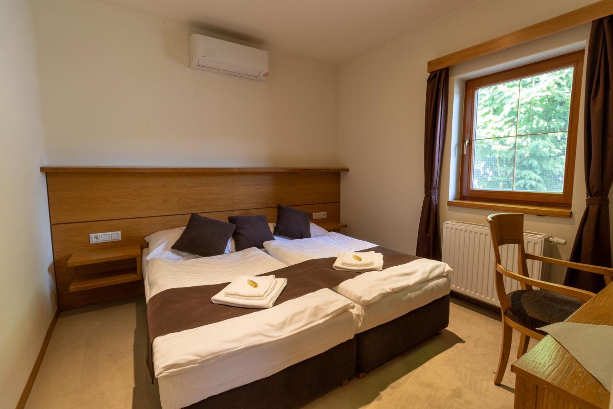 Hotel Resort Lovecka Basta Strakonice Bagian luar foto