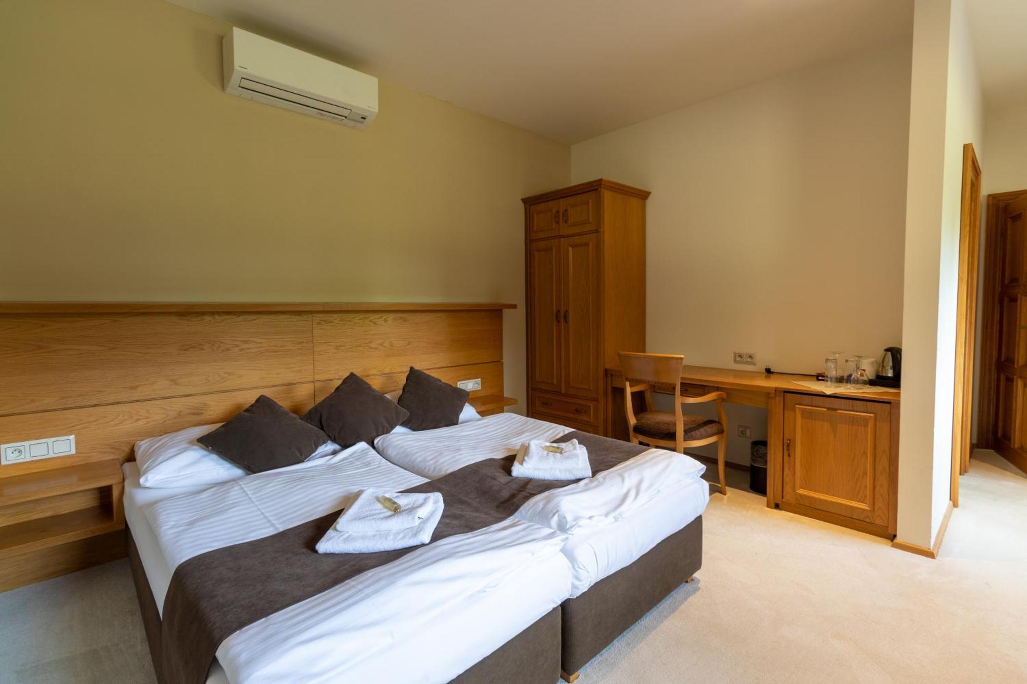 Hotel Resort Lovecka Basta Strakonice Bagian luar foto