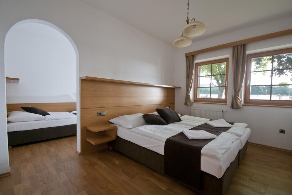 Hotel Resort Lovecka Basta Strakonice Bagian luar foto